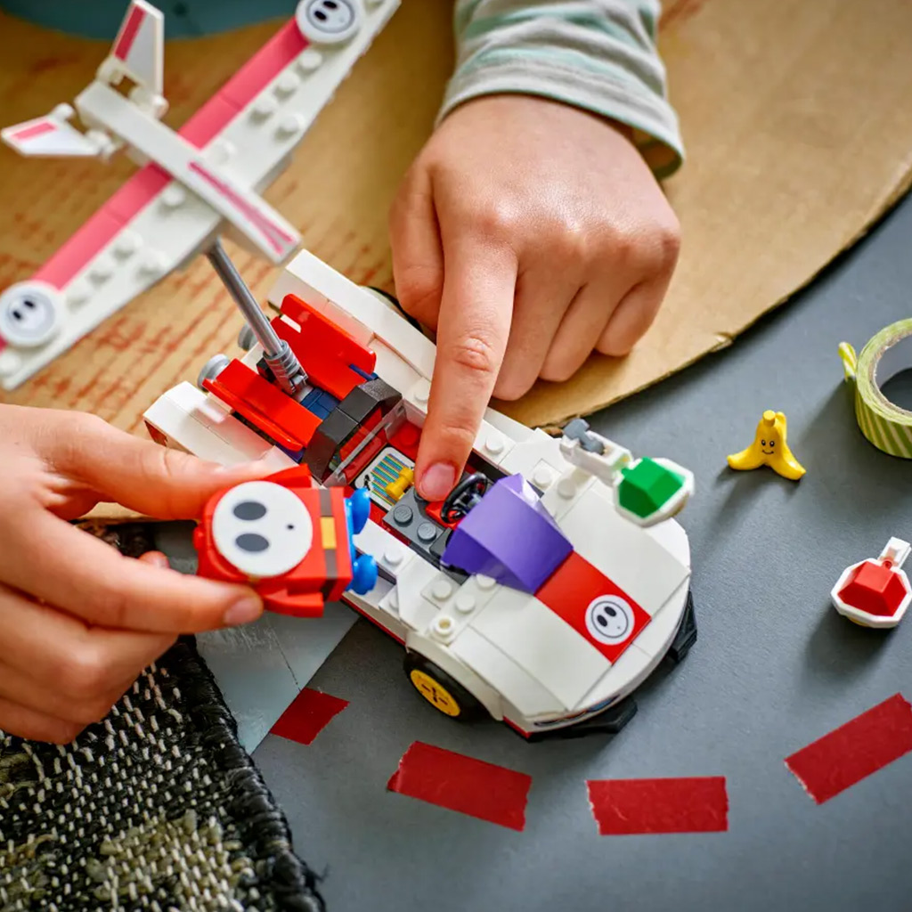 LEGO® Super Mario™: Mario Kart™ – Shy Guy és P-Wing (72045) kép 7