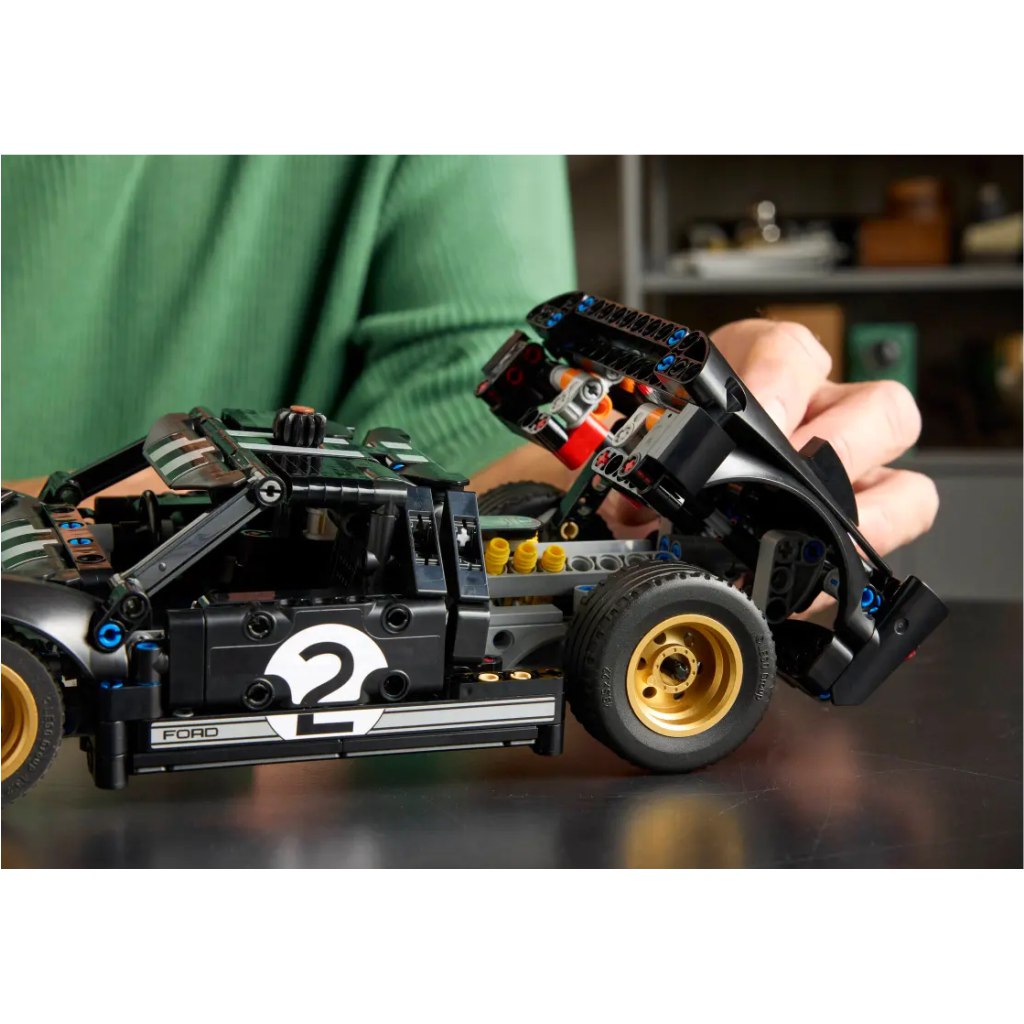 LEGO® Technic: 1966 Ford GT40 MKII versenyautó (42223) kép 6