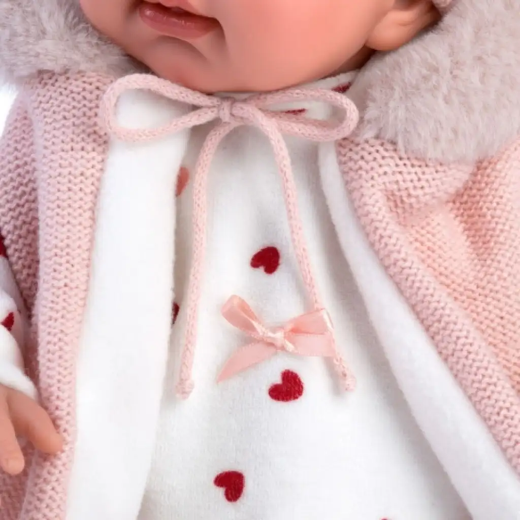 Llorens: Tina 44cm-es síró baba kapucnis rózsaszín mellényben kép 4