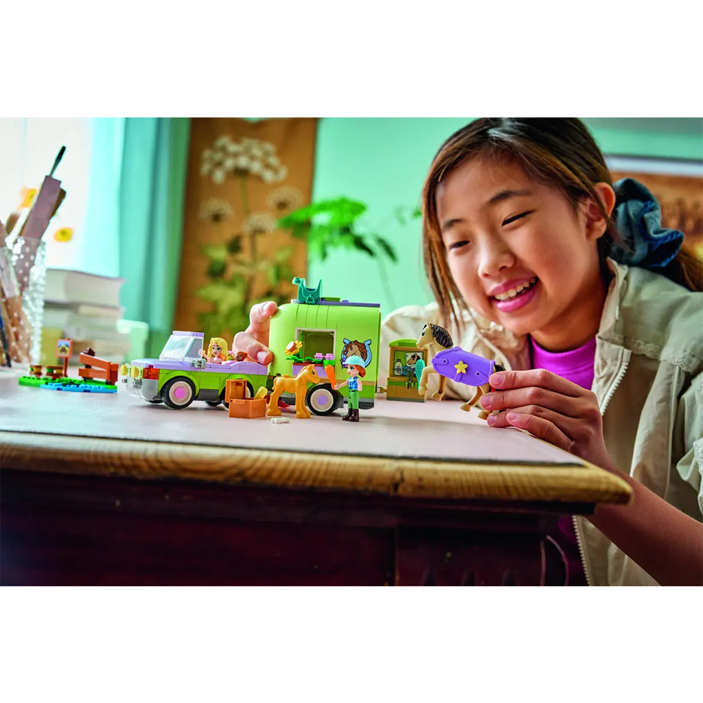 LEGO® Friends: Ló- és csikószállító utánfutó (42695) kép 7