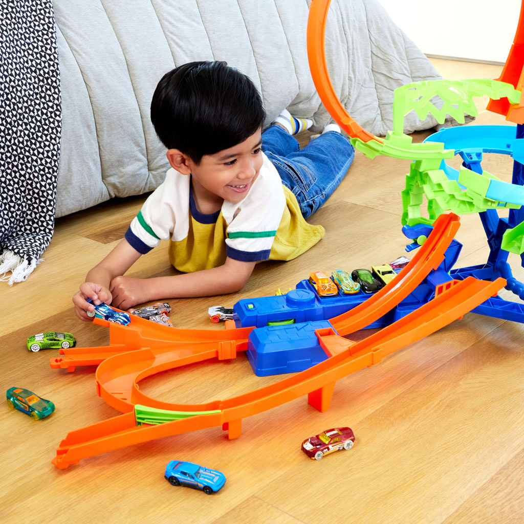 Hot Wheels Stunt Tracks: Ütközés a levegőben pályaszett kisautóval – Mattel kép 4