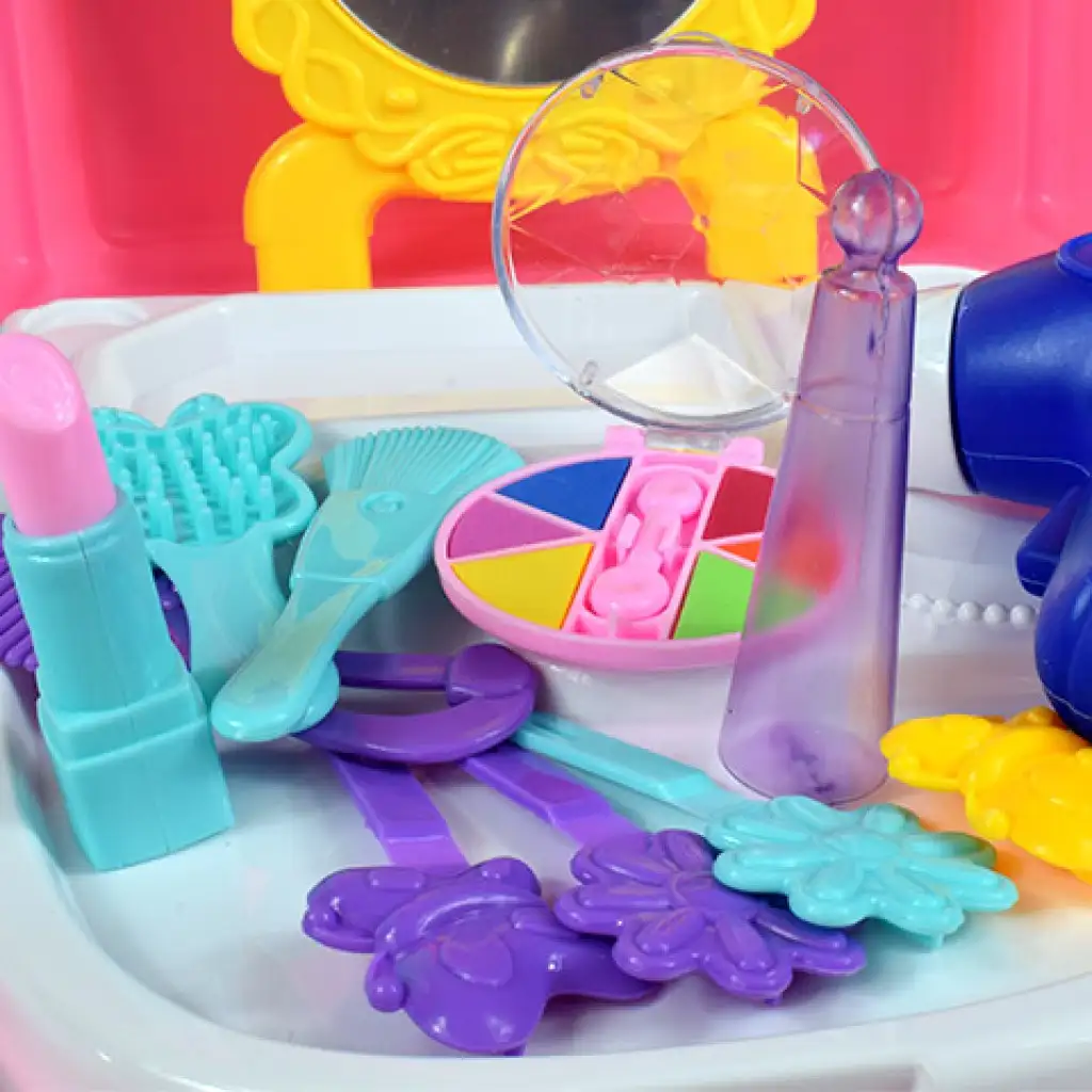 Rózsaszín szépségszett hátizsákban játék sminkekkel, tükörrel és kiegészítőkkel kép 6