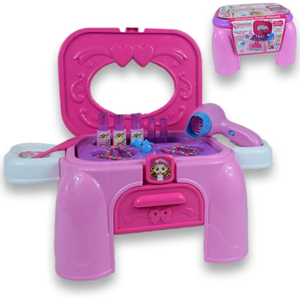 Szépítkező asztal hordozható ülőkében ékszerekkel és szépség kiegészítőkkel