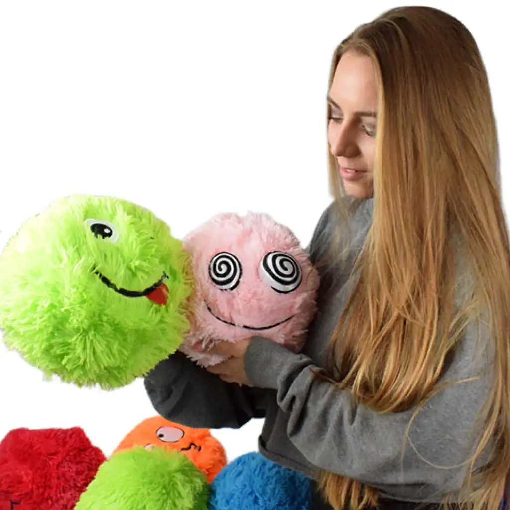 Fuzzy Monsters szőrös plüss labda többféle változatban 23cm kép 2