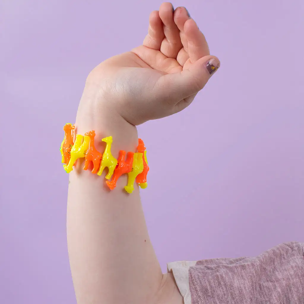 PlayBox: Színes állatok gyöngyszett különböző színű fűzhető állatokkal  250db-os csomag kép 2