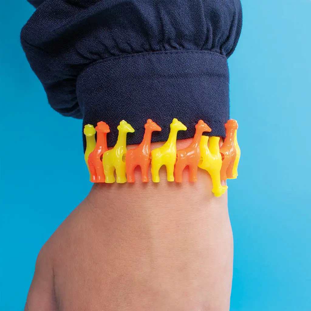 PlayBox: Színes állatok gyöngyszett különböző színű fűzhető állatokkal  250db-os csomag kép 4