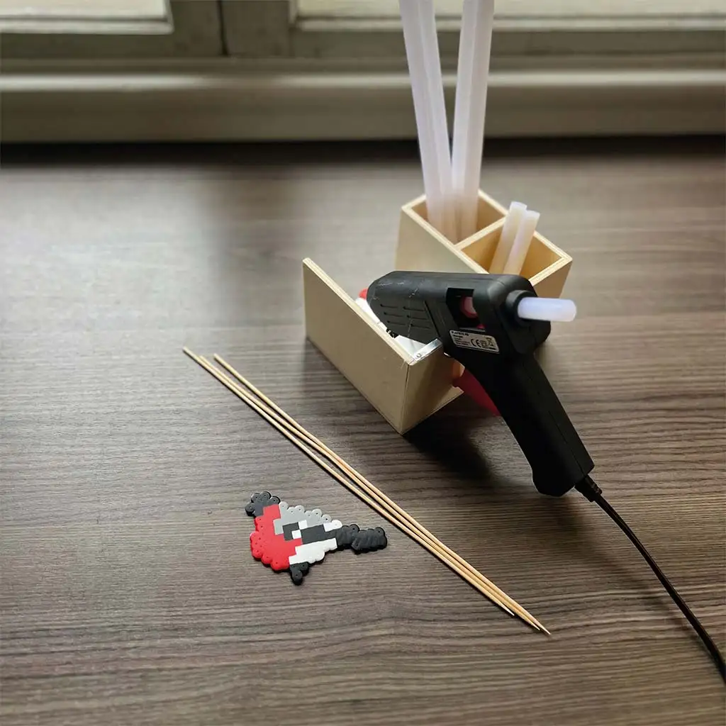 PlayBox: Nagy méretű, alacsony hőmérsékletű ragasztópisztoly 2db 11mm-es ragasztó rúddal kép 2