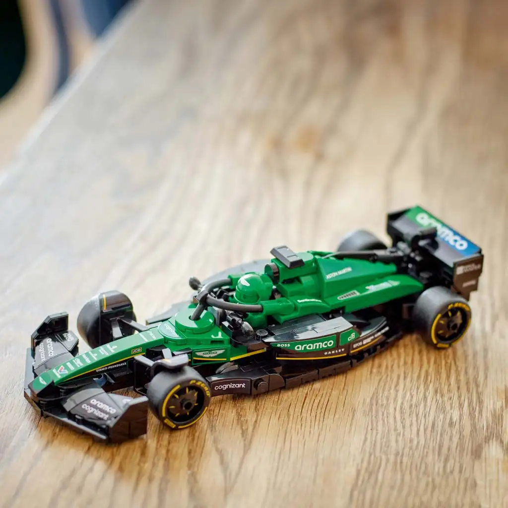 LEGO® Speed Champions: Aston Martin Aramco F1® AMR24 versenyautó (77245) kép 5