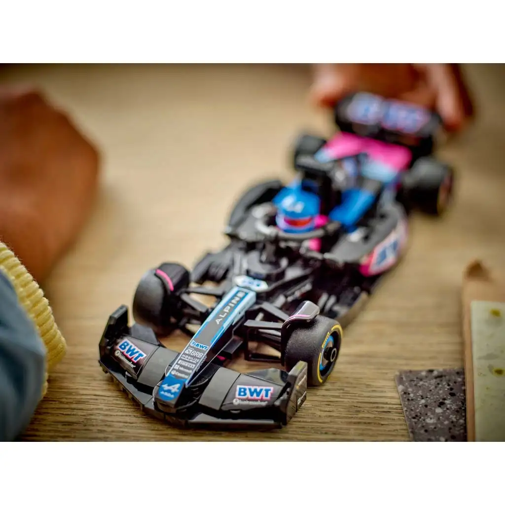 LEGO® Speed Champions: BWT Alpine F1® Team A524 versenyautó (77248) kép 3