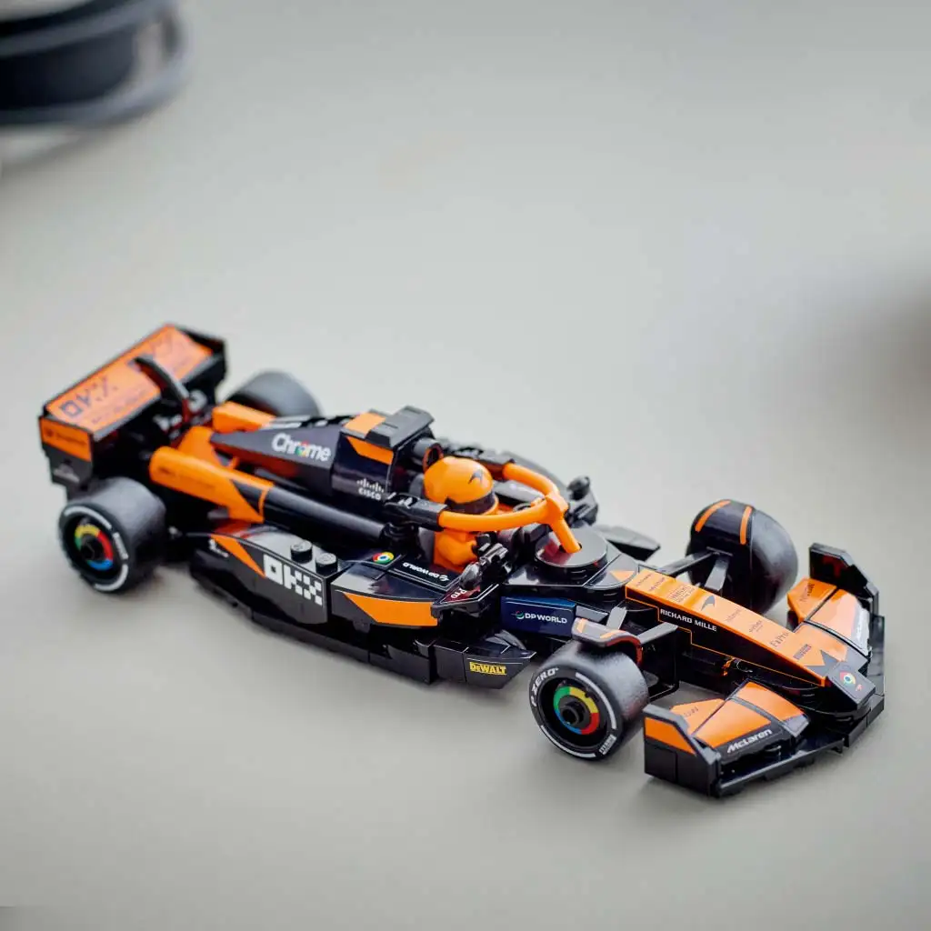 LEGO® Speed Champions: McLaren F1® Team MCL38 versenyautó (77251) kép 5