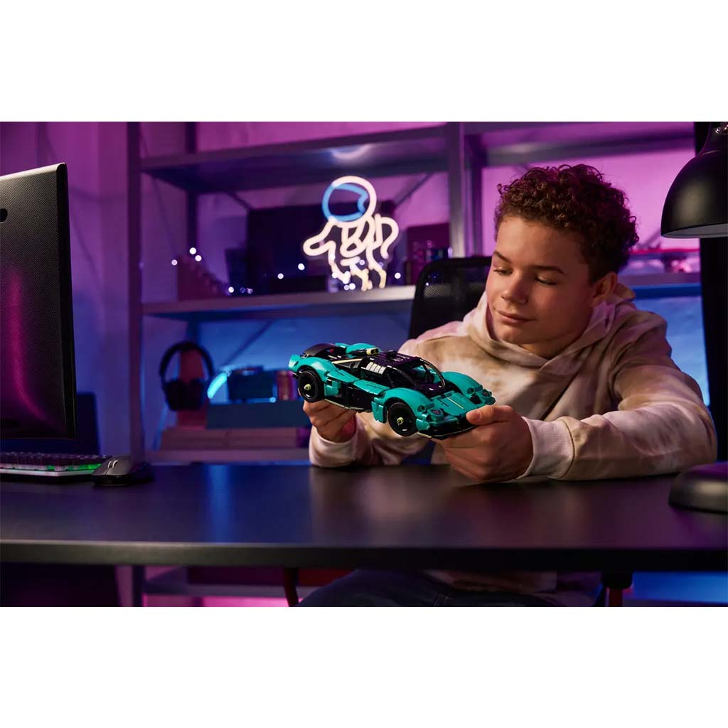 LEGO® Technic: Aston Martin Valkyrie (42208) kép 7