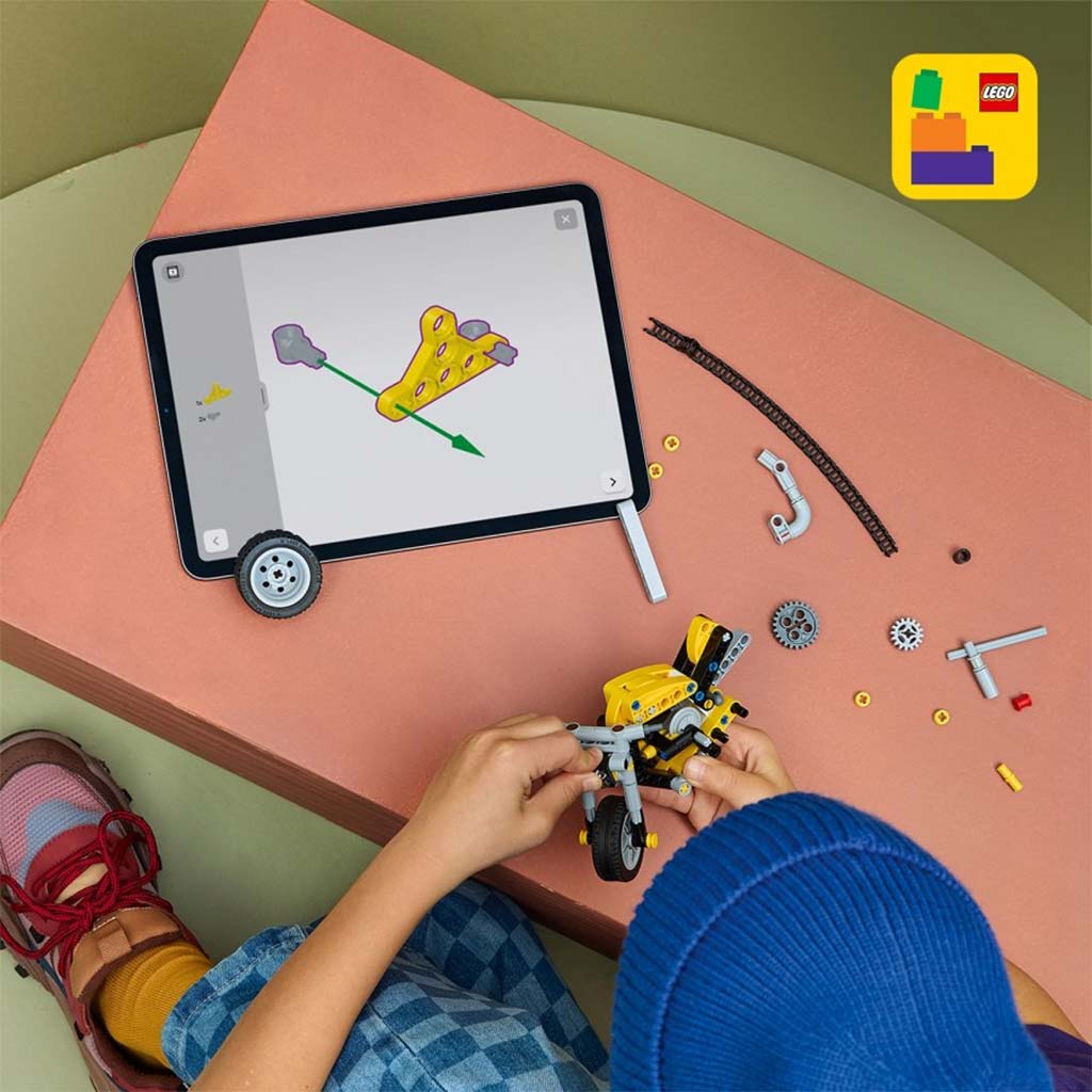 LEGO® Technic: Sárga motorkerékpár (42225) kép 4