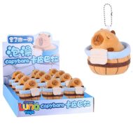 Luna: Capybara hordóban plüss kulcstartó figura 1db